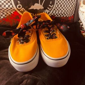 VANS MUSTARD YELLOW LOW TOP LACE UP SHOE Women’s size 7.5 Men’s 6